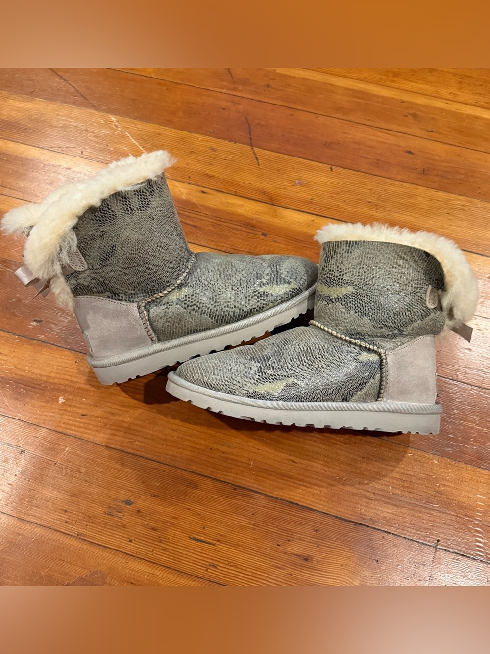 LRare Snakeskin UGG Mini Bailey Bow Boots size US 5.